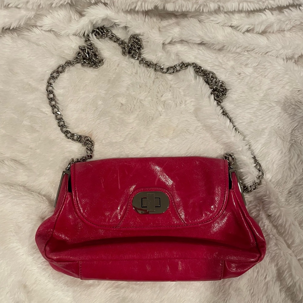 GUC Badgley Mischka fuchsia crossbody w turnlock clasp - clean inside! Hot color